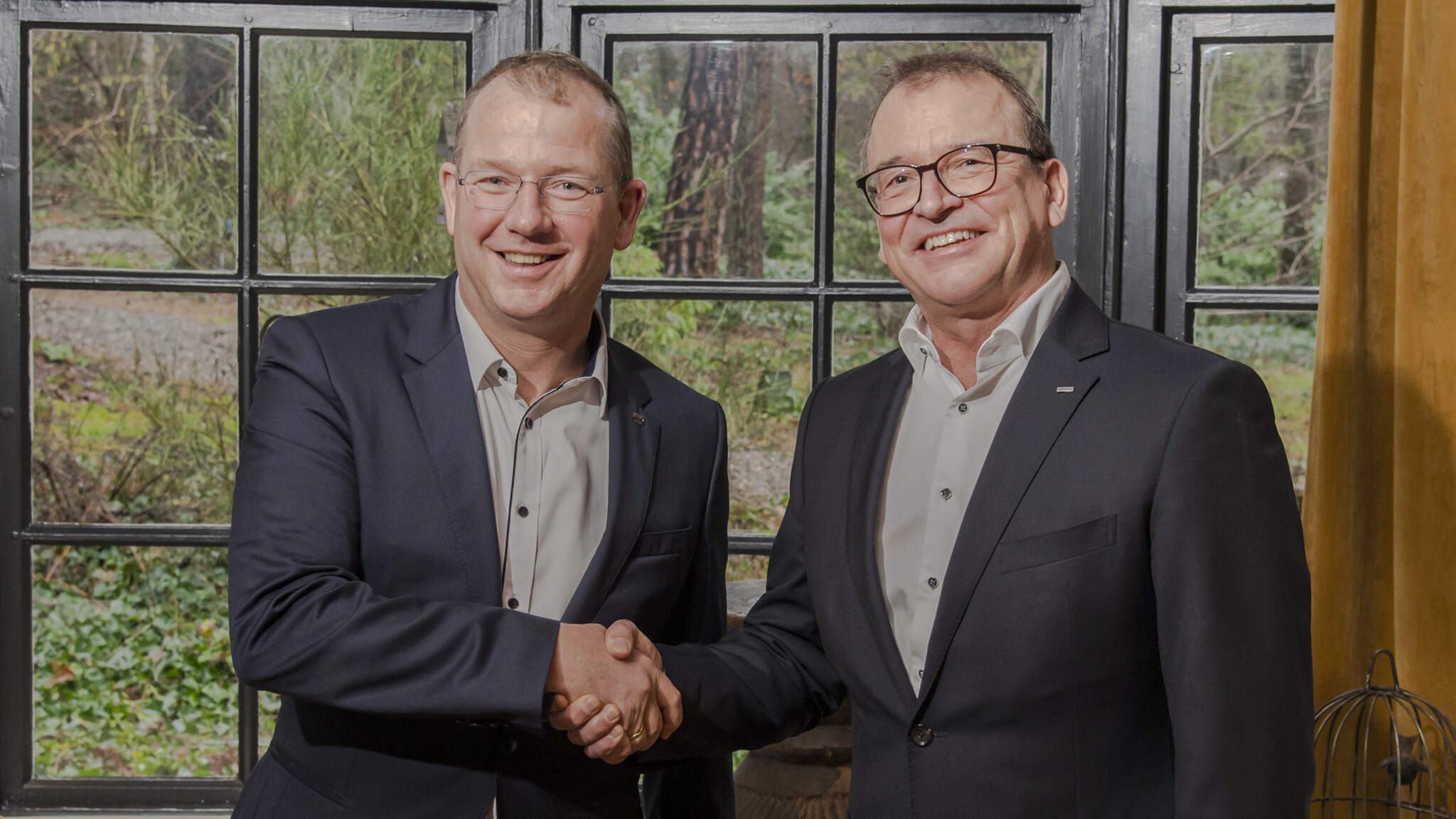 De gauche à droite : Jan-Peter Müller, CEO de Müller et Alfred Miller, Managing Director DACHSER Food Logistics