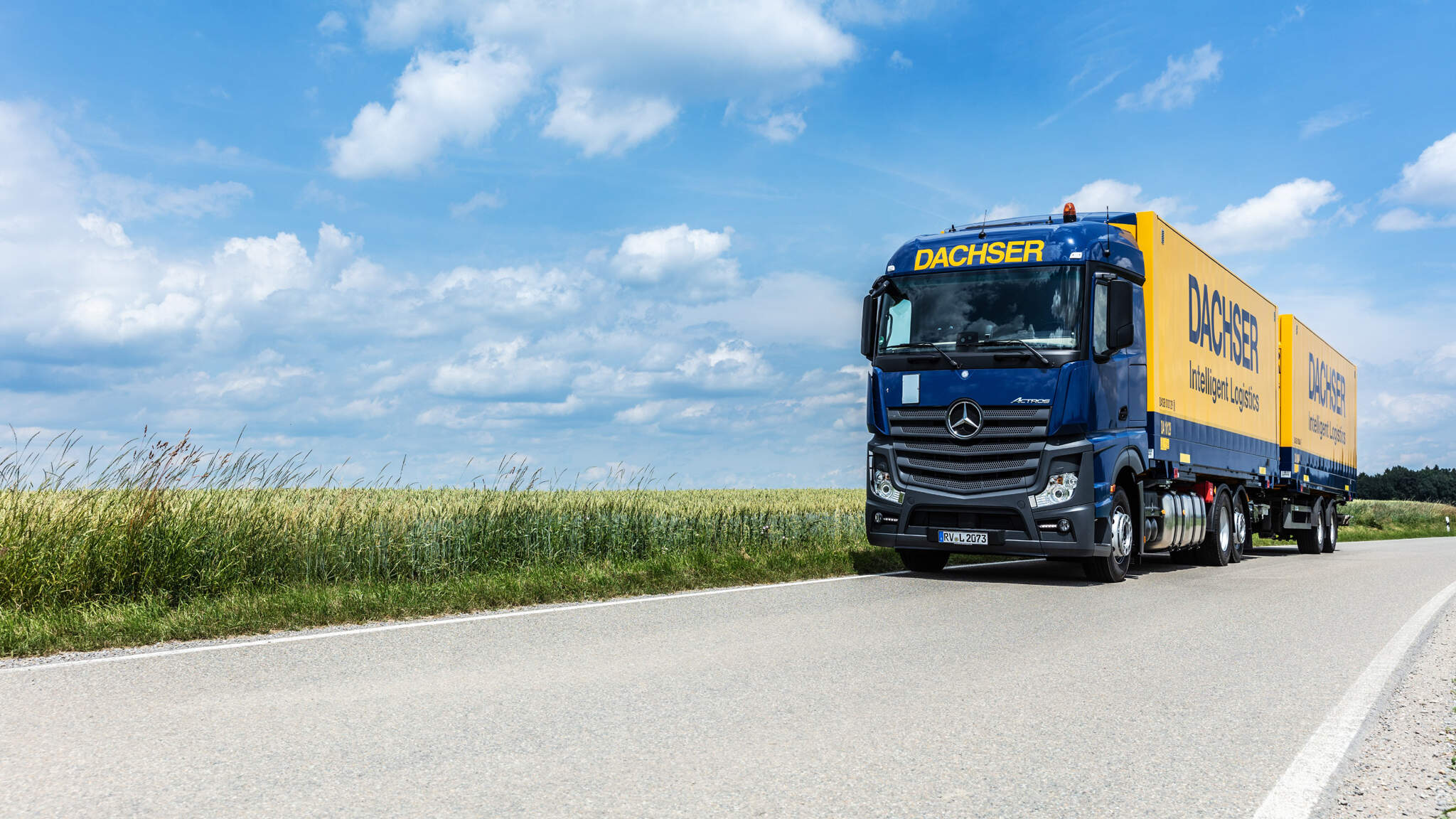 Transport de marchandise par un camion DACHSER