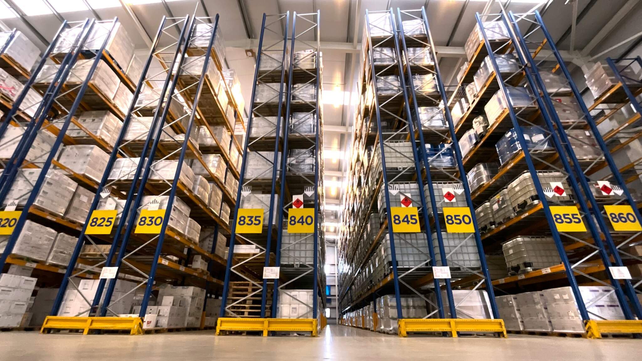 DACHSER offre une solution compl&egrave;te associant stockage, transport et services &agrave; valeur ajout&eacute;e pour la logistique chimique.