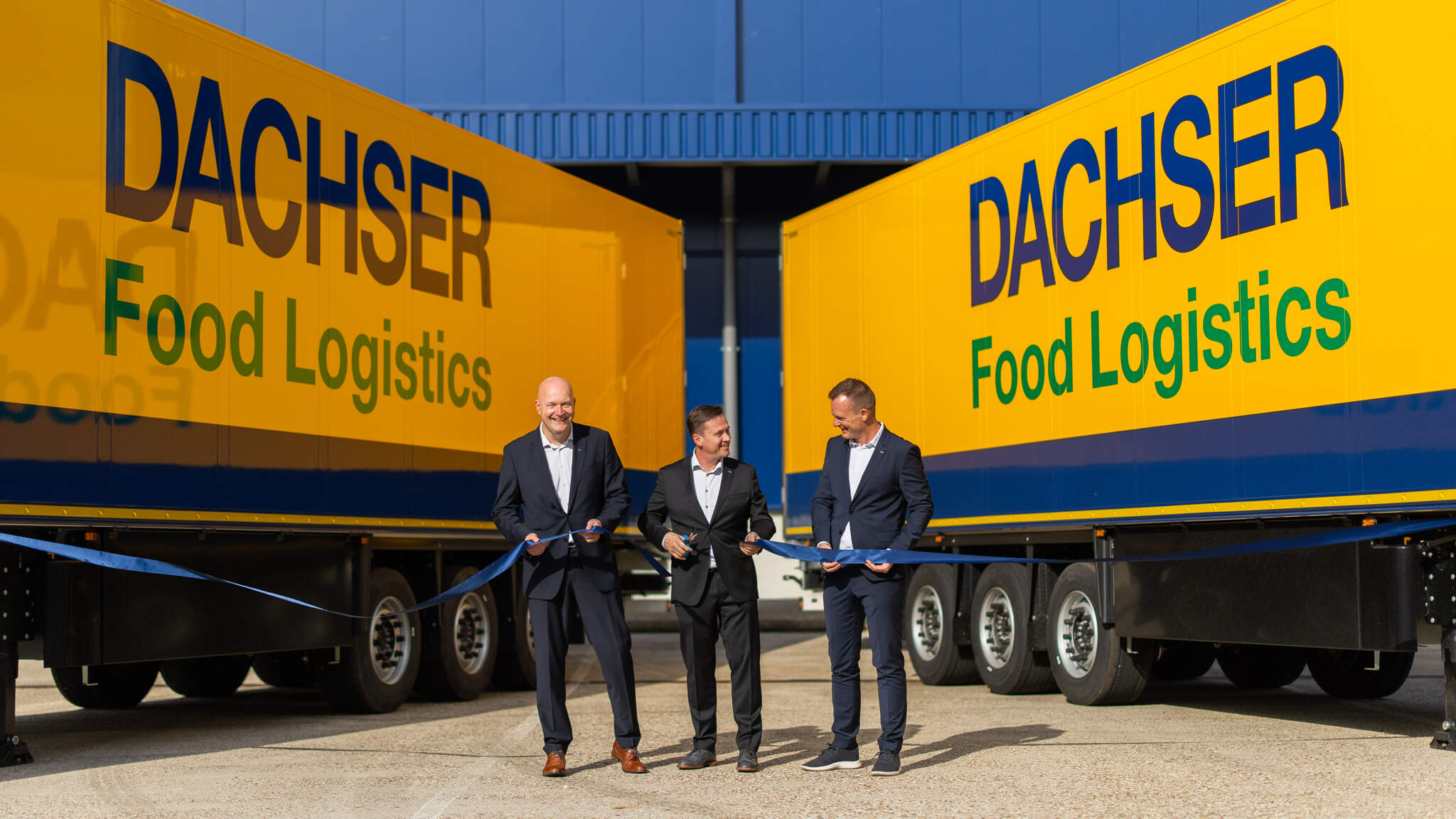De gauche &agrave; droite : Barry Stegeman, Country Manager DACHSER Netherlands Food Logistics; Niels Tieleman, Branch Manager Food Logistics Waddinxveen; et Stefan Behrendt, Managing Director Food Logistics, lors de l'inauguration officielle &agrave; Waddinxveen.