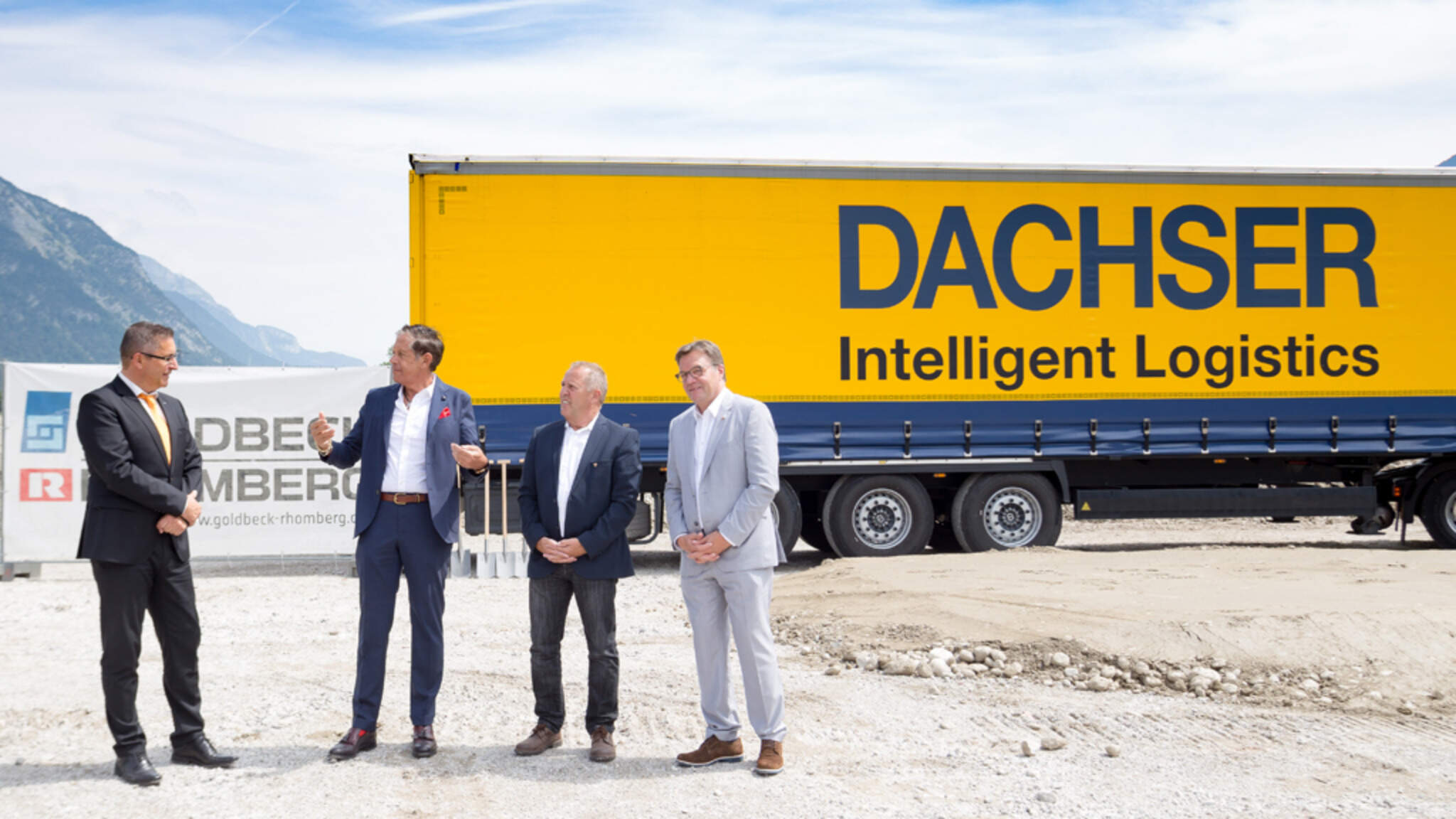 De gauche à droite : Günter Hirschbeck, Managing Director European Logistics DACHSER Austria, Dr. Jürgen Bodenseer, Président de la Chambre Économique de Tyrol, Michael Huber, Maire de Stans et Günther Platter, Gouverneur de Tyrol.